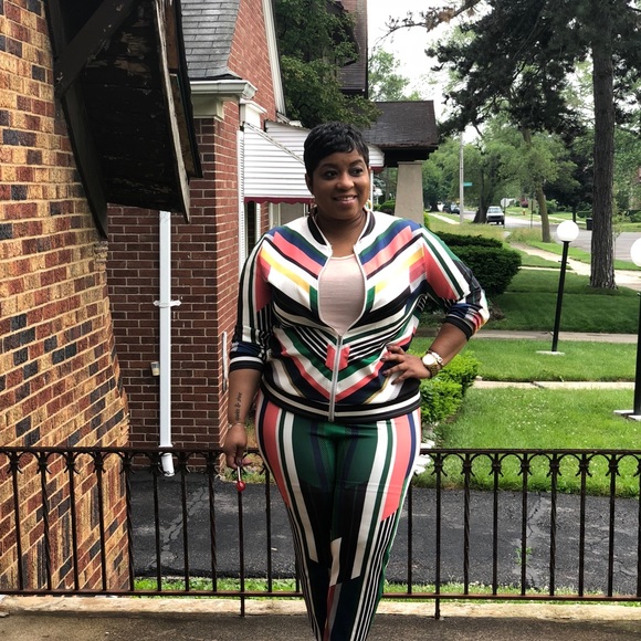 Two piece set - Picture 2 of 2